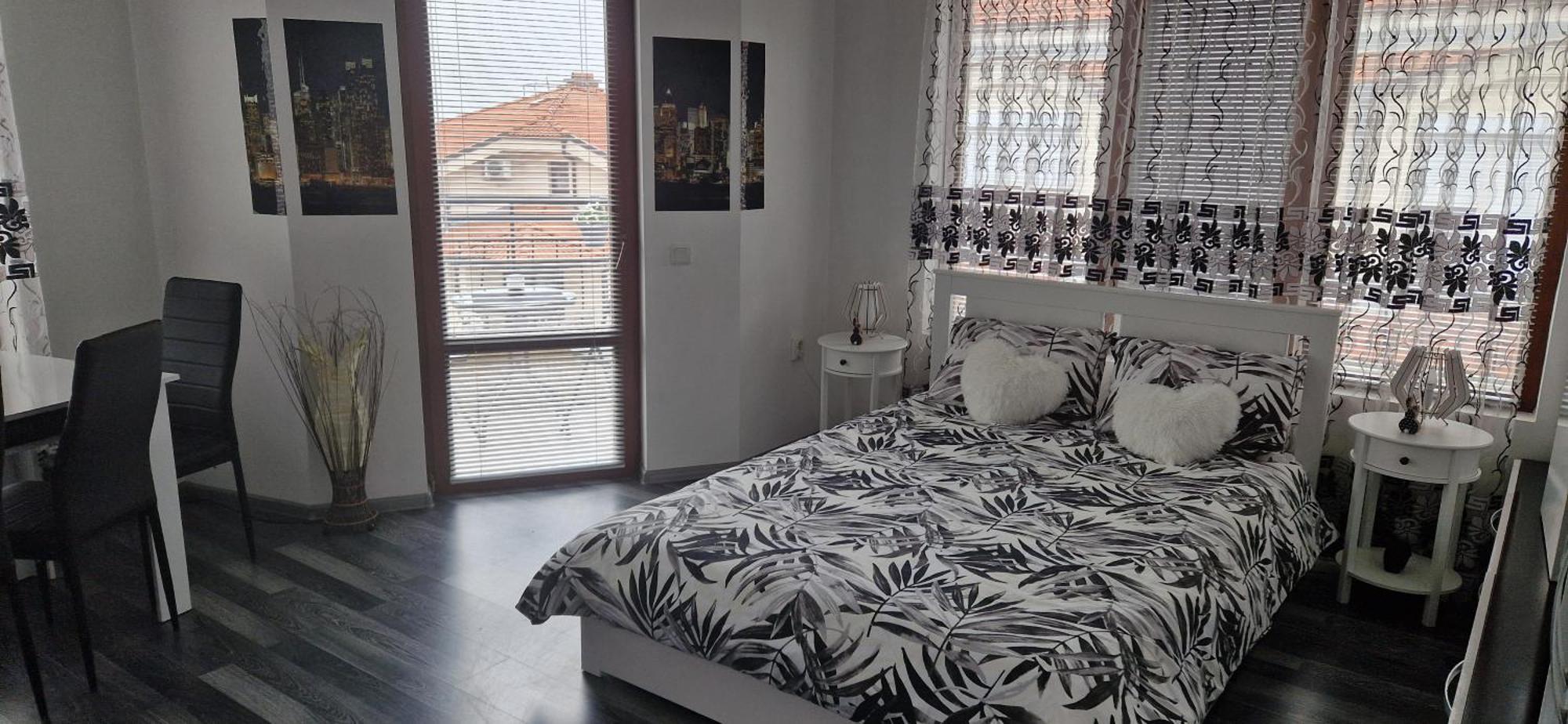 Black And White Apartment Karlowo Exterior foto