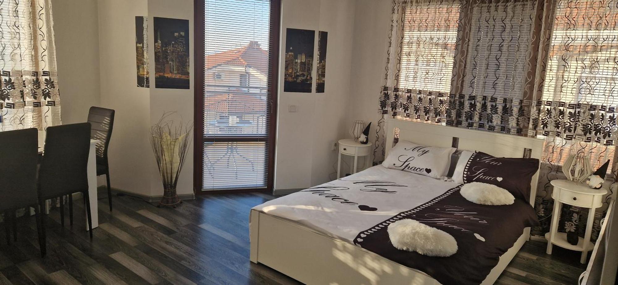 Black And White Apartment Karlowo Exterior foto