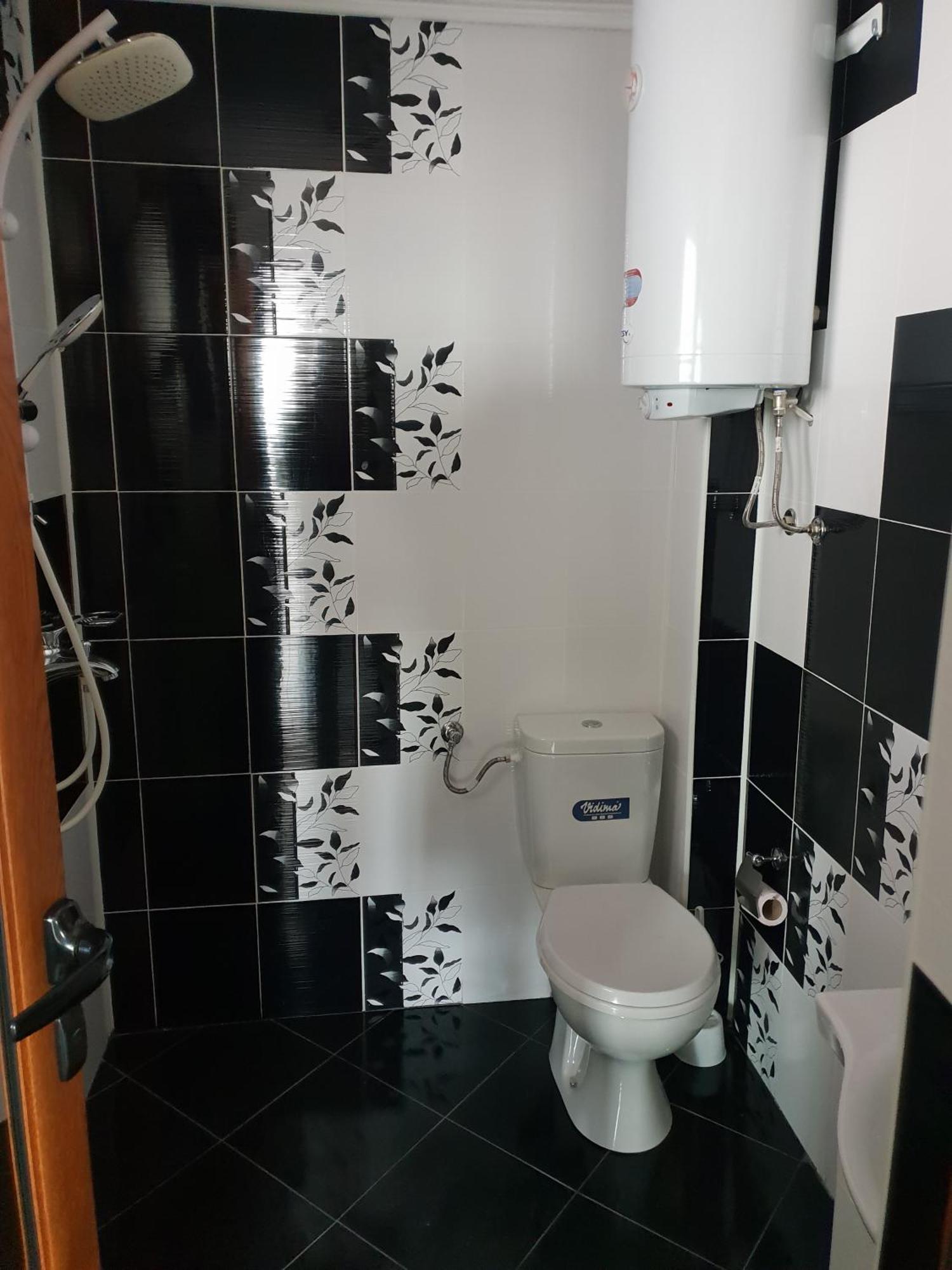 Black And White Apartment Karlowo Exterior foto