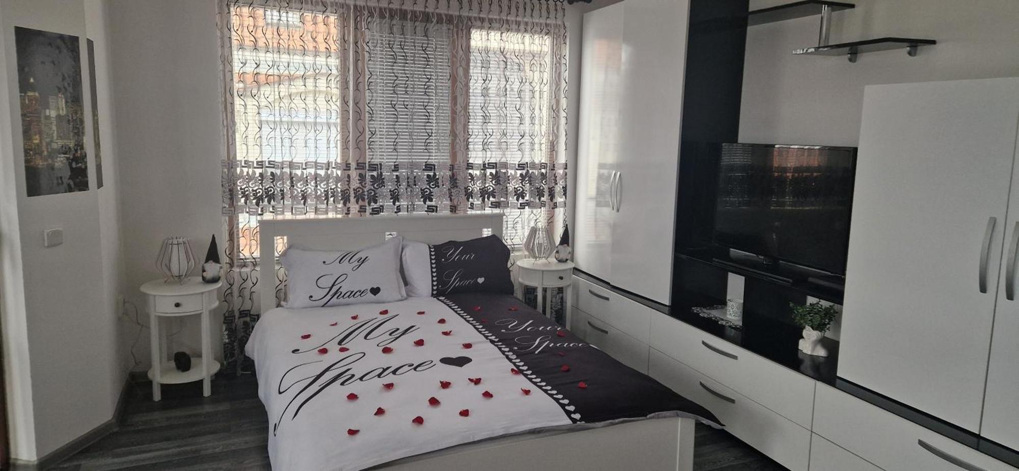Black And White Apartment Karlowo Exterior foto