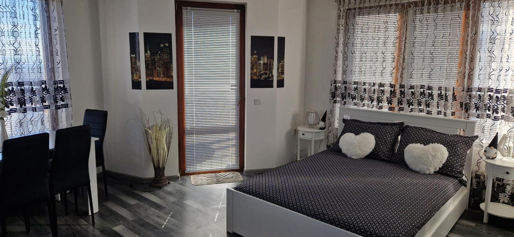 Black And White Apartment Karlowo Exterior foto