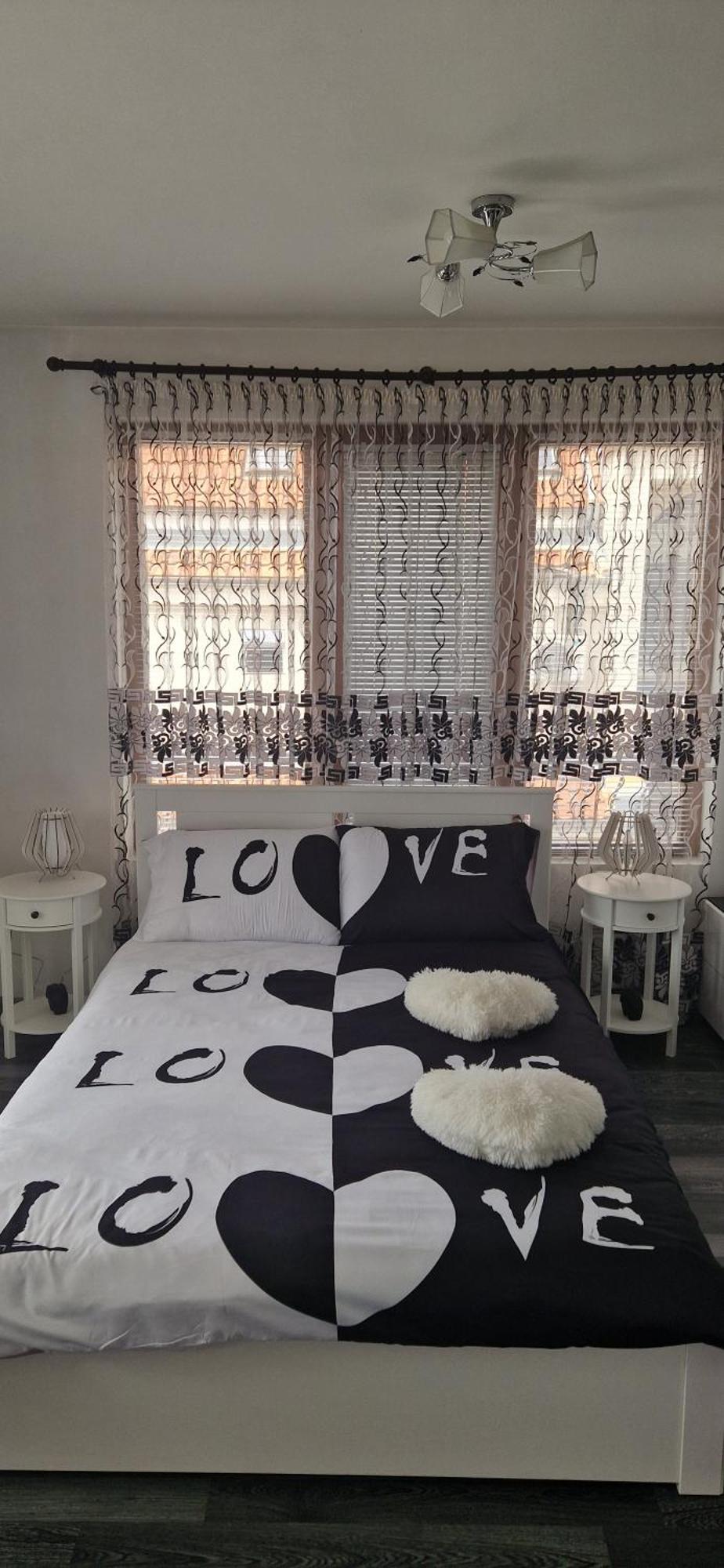 Black And White Apartment Karlowo Exterior foto